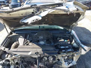 2005 Toyota 4Runner SR5 with VIN JTEZU14R350062795, listed as a IAAI auction lot 41651755 with 299,223 mi miles. Bid and sale history available at carsss.com. Image 10.