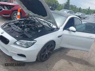 2015 BMW M6 z VIN WBS6C9C50FD467538, wystawiony jako IAAI lot #42366043 z przebiegiem 66 379 mil mil oraz . Historia ofert i sprzedaży dostępna na DreamBid. Obrazek 6.