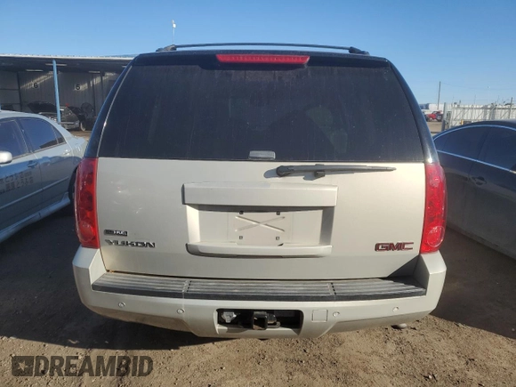 2008 GMC Yukon SLT w/4SB with VIN 1GKFC130X8R182451, listed as a Copart auction lot 42190945 with 252,407 mi miles and Non Repairable. Bid and sale history available at carsss.com. Image 6.