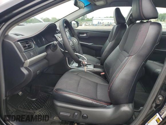 2017 Toyota Camry XLE z VIN 4T1BF1FK0HU685994, wystawiony jako Copart lot #61441595 z przebiegiem 104 703 mil mil oraz Czysty tytuł • Clean title. Historia ofert i sprzedaży dostępna na DreamBid. Obrazek 7.