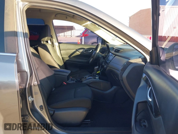 2019 Nissan Rogue SV with VIN KNMAT2MT3KP525060, listed as a IAAI auction lot 41770350 with 123,614 mi miles. Bid and sale history available at carsss.com. Image 5.