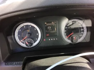 2015 Ram 1500 Tradesman z VIN 3C6JR6AT9FG517217, wystawiony jako Copart lot #81830944 z przebiegiem 112 380 mil mil oraz Czysty tytuł • Clean title. Historia ofert i sprzedaży dostępna na DreamBid. Obrazek 9.