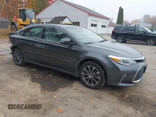 2017 Toyota Avalon XLE z VIN 4T1BK1EB4HU260985, wystawiony jako IAAI lot #40674859 z przebiegiem 57 511 mil mil oraz . Historia ofert i sprzedaży dostępna na DreamBid. Obrazek 1.