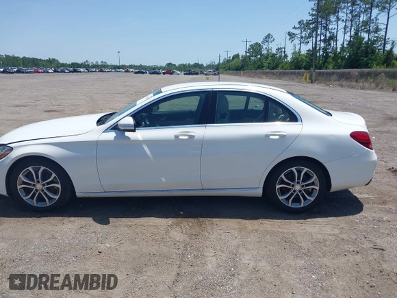 2015 Mercedes-Benz C 300 z VIN 55SWF4JB1FU075766, wystawiony jako IAAI lot #42299603 z przebiegiem 119 589 mil mil oraz . Historia ofert i sprzedaży dostępna na DreamBid. Obrazek 14.