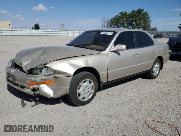 1993 Toyota Camry LE z VIN 4T1SK12E7PU287093, wystawiony jako Copart lot #55682275 z przebiegiem 110 399 mil mil oraz Szkoda całkowita • Salvage title. Historia ofert i sprzedaży dostępna na DreamBid. Obrazek 1.