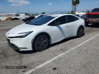 2023 Toyota Prius LE z VIN JTDACAAUXP3013799, wystawiony jako Copart lot #54194645 z przebiegiem 29 390 mil mil oraz Szkoda całkowita • Salvage title. Historia ofert i sprzedaży dostępna na DreamBid. Obrazek 1.
