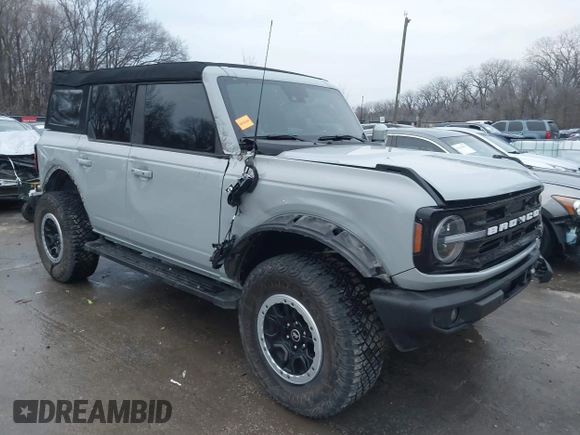 2023 Ford Bronco z VIN 1FMEE5DP3PLB33884, wystawiony jako IAAI lot #41202669 z przebiegiem 58 749 mil mil oraz . Historia ofert i sprzedaży dostępna na DreamBid. Obrazek 1.