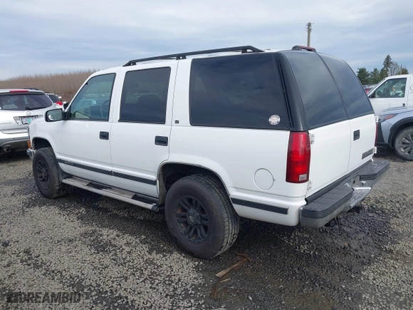 1997 Chevrolet Tahoe with VIN 1GNEK13R7VJ324524, listed as a IAAI auction lot 41623104 with 268,178 mi miles. Bid and sale history available at carsss.com. Image 3.
