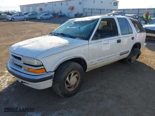 2000 Chevrolet Blazer LT with VIN 1GNDT13W1Y2144467, listed as a IAAI auction lot 41414551 with 245,235 mi miles. Bid and sale history available at carsss.com. Image 2.