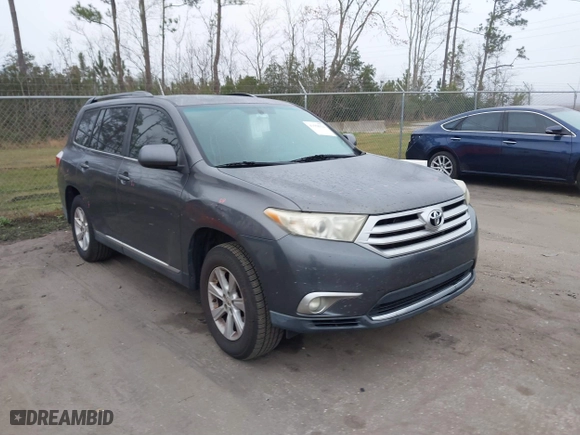2011 Toyota Highlander with VIN 5TDZK3EH1BS024082, listed as a IAAI auction lot 41558934 with 220,549 mi miles. Bid and sale history available at carsss.com. Image 1.