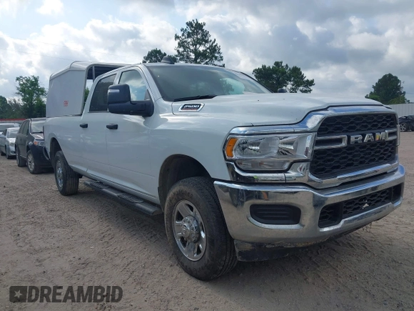 2024 Ram 2500 Tradesman z VIN 3C6UR5HJ2RG234917, wystawiony jako IAAI lot #42247031 z przebiegiem 26 718 mil mil oraz . Historia ofert i sprzedaży dostępna na DreamBid. Obrazek 1.