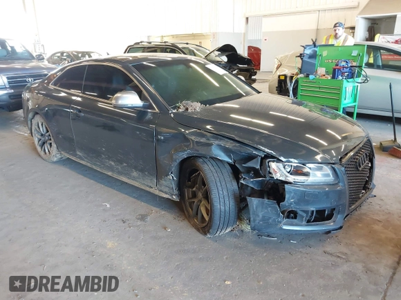 2009 Audi S5 z VIN WAURV78T29A028113, wystawiony jako IAAI lot #41677413 z przebiegiem 138 434 mil mil oraz . Historia ofert i sprzedaży dostępna na DreamBid. Obrazek 1.