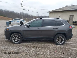2019 Jeep Cherokee Latitude Plus with VIN 1C4PJMLB0KD191740, listed as a IAAI auction lot 41585682 with 91,755 mi miles. Bid and sale history available at carsss.com. Image 13.