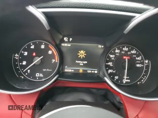 2020 Alfa Romeo Giulia Ti Sport z VIN ZARFAMBN9L7635579, wystawiony jako Copart lot #56565595 z przebiegiem 33 039 mil mil oraz Szkoda całkowita • Salvage title. Historia ofert i sprzedaży dostępna na DreamBid. Obrazek 9.