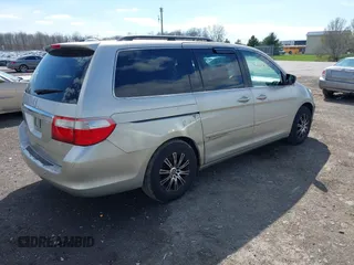 2007 Honda Odyssey Touring with VIN 5FNRL38827B045088, listed as a IAAI auction lot 42088752 with 224,655 mi miles. Bid and sale history available at carsss.com. Image 4.