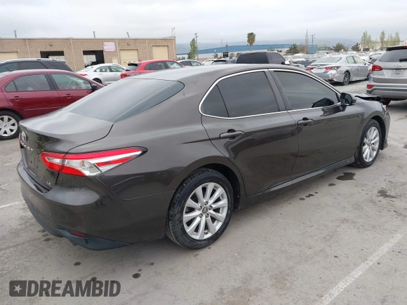 2019 Toyota Camry LE z VIN 4T1B11HK7KU702244, wystawiony jako IAAI lot #42073380 z przebiegiem 72 602 mil mil oraz . Historia ofert i sprzedaży dostępna na DreamBid. Obrazek 4.
