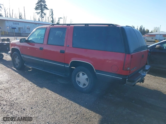 1996 GMC Suburban with VIN 1GKFK16R4TJ742646, listed as a IAAI auction lot 42004439 with 196,923 mi miles. Bid and sale history available at carsss.com. Image 3.