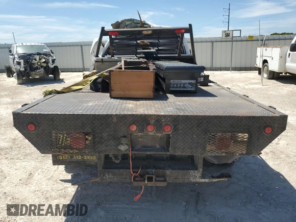 2000 Ford F-550 XL с VIN 1FDAW56F2YEA85137, выставлен на аукционе Copart как лот 67577314 с пробегом 268 079 миль миль и Списание • Salvage title. История ставок и продаж доступна на DreamBid. Изображение 6.