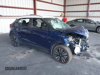 2020 Nissan Kicks SV with VIN 3N1CP5CV7LL501524, listed as a IAAI auction lot 40884087 with 89,613 mi miles. Bid and sale history available at carsss.com. Image 1.
