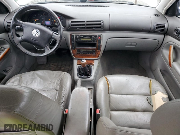 2000 Volkswagen Passat z VIN WVWPD23B0YP431209, wystawiony jako Copart lot #84954554 z przebiegiem 149 382 mil mil oraz Szkoda całkowita • Salvage title. Historia ofert i sprzedaży dostępna na DreamBid. Obrazek 8.