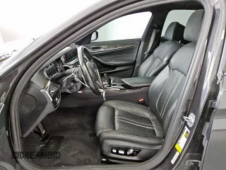 2019 BMW 5 Series 530i z VIN WBAJA5C57KBX86311, wystawiony jako Copart lot #57868065 z przebiegiem 109 573 mil mil oraz Czysty tytuł • Clean title. Historia ofert i sprzedaży dostępna na DreamBid. Obrazek 7.