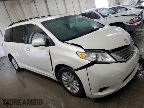2015 Toyota Sienna XLE with VIN 5TDYK3DC4FS667923, listed as a Copart auction lot 86730854 with 62,486 mi miles and Salvage Title. Bid and sale history available at DreamBid. Image 4.