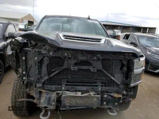 2018 Chevrolet Silverado 3500HD High Country with VIN 1GC4K1EYXJF112660, listed as a Copart auction lot 67345314 with 153,650 mi miles and Salvage Title. Bid and sale history available at DreamBid. Image 5.