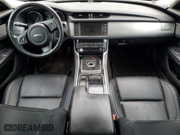 2016 Jaguar XF 35t Premium z VIN SAJBD4BV4GCY11212, wystawiony jako Copart lot #72271964 z przebiegiem 39 753 mil mil oraz Szkoda całkowita • Salvage title. Historia ofert i sprzedaży dostępna na DreamBid. Obrazek 8.