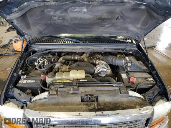2001 Ford Excursion Limited z VIN 1FMSU43F81EC12990, wystawiony jako Copart lot #56883255 z przebiegiem 299 713 mil mil oraz Tytuł czysty. Historia ofert i sprzedaży dostępna na DreamBid. Obrazek 12.