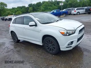 2011 Mitsubishi Outlander SE z VIN JA4AR4AU4BZ000515, wystawiony jako IAAI lot #42481224 z przebiegiem 86 594 mil mil oraz . Historia ofert i sprzedaży dostępna na DreamBid. Obrazek 1.