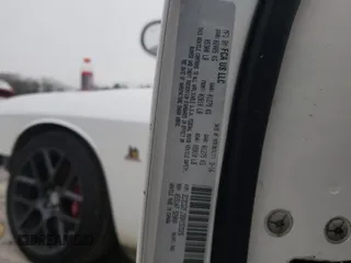 2016 Dodge Challenger R/T Scat Pack z VIN 2C3CDZFJ3GH153326, wystawiony jako Copart lot #45931845 z przebiegiem 64 245 mil mil oraz Szkody całkowita. Historia ofert i sprzedaży dostępna na DreamBid. Obrazek 12.