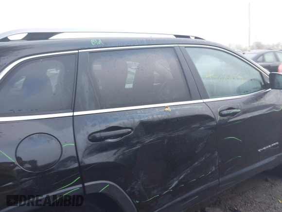 2016 Jeep Cherokee Latitude with VIN 1C4PJMCB0GW360103, listed as a IAAI auction lot 40788185 with 132,894 mi miles. Bid and sale history available at carsss.com. Image 14.