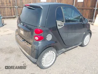 2009 Smart fortwo Pure z VIN WMEEJ31X59K312270, wystawiony jako IAAI lot #41910686 z przebiegiem 111 107 mil mil oraz . Historia ofert i sprzedaży dostępna na DreamBid. Obrazek 4.