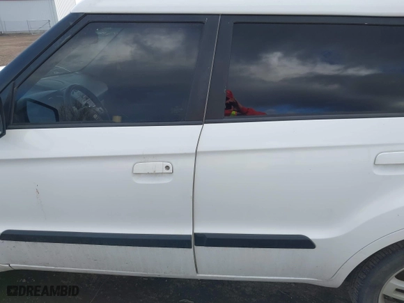 2010 Kia Soul + with VIN KNDJT2A20A7701556, listed as a IAAI auction lot 41814987 with 201,712 mi miles. Bid and sale history available at carsss.com. Image 14.