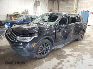 2023 Volkswagen Tiguan SE z VIN 3VVMB7AX3PM021515, wystawiony jako Copart lot #57981775 z przebiegiem 23 885 mil mil oraz Szkoda całkowita • Salvage title. Historia ofert i sprzedaży dostępna na DreamBid. Obrazek 1.
