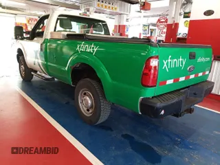 2011 Ford F-250 XL z VIN 1FTBF2B61BEC37445, wystawiony jako IAAI lot #42624921 z przebiegiem 124 106 mil mil oraz . Historia ofert i sprzedaży dostępna na DreamBid. Obrazek 20.