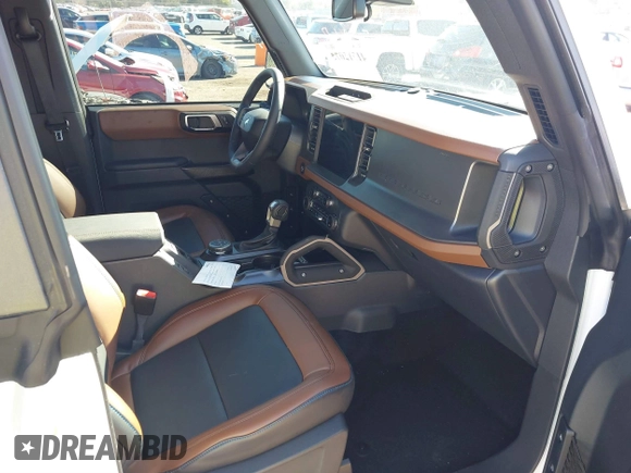 2024 Ford Bronco Outer Banks with VIN 1FMDE8BH6RLB35995, listed as a IAAI auction lot 41712075 with 3,733 mi miles. Bid and sale history available at carsss.com. Image 5.