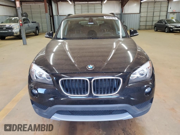 2014 BMW X1 sDrive28i z VIN WBAVM1C52EVW55517, wystawiony jako Copart lot #54991015 z przebiegiem 114 552 mil mil oraz Czysty tytuł • Clean title. Historia ofert i sprzedaży dostępna na DreamBid. Obrazek 5.
