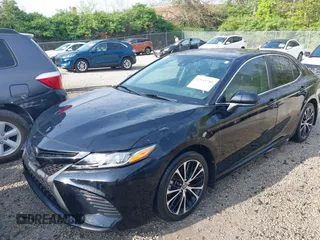 2020 Toyota Camry SE z VIN 4T1G11AK7LU970275, wystawiony jako IAAI lot #42149780 z przebiegiem 67 969 mil mil oraz . Historia ofert i sprzedaży dostępna na DreamBid. Obrazek 6.