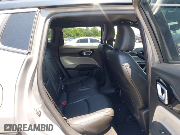 2024 Jeep Compass Limited z VIN 3C4NJDCN8RT596315, wystawiony jako IAAI lot #42607474 z przebiegiem 41 495 mil mil oraz . Historia ofert i sprzedaży dostępna na DreamBid. Obrazek 8.