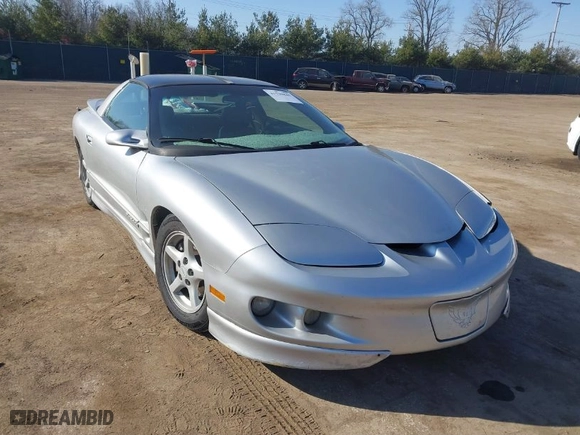 1998 Pontiac Firebird with VIN 2G2FS22K2W2211663, listed as a IAAI auction lot 41790845 with 237,098 mi miles. Bid and sale history available at carsss.com. Image 1.