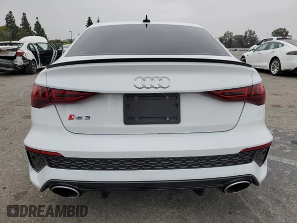 2023 Audi RS 3 z VIN WUAG4DGY2PA910584, wystawiony jako Copart lot #53393745 z przebiegiem 5 411 mil mil oraz Szkoda całkowita • Salvage title. Historia ofert i sprzedaży dostępna na DreamBid. Obrazek 6.