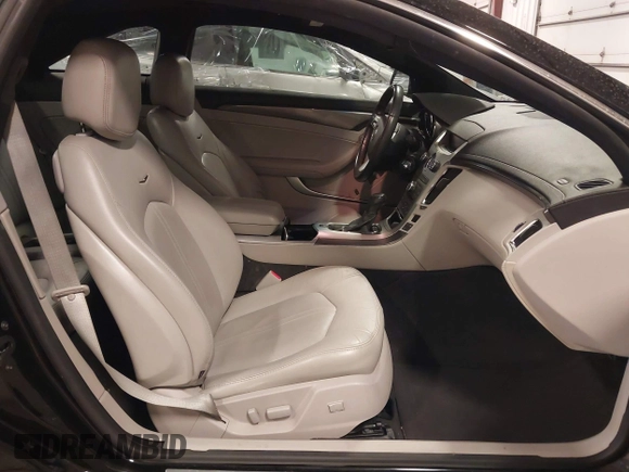 2011 Cadillac CTS Performance z VIN 1G6DL1ED3B0100075, wystawiony jako IAAI lot #41392627 z przebiegiem 124 775 mil mil oraz . Historia ofert i sprzedaży dostępna na DreamBid. Obrazek 5.