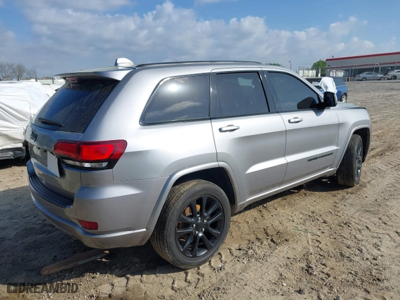 2018 Jeep Grand Cherokee Laredo E with VIN 1C4RJFAG0JC284927, listed as a IAAI auction lot 41964013 with 130,145 mi miles. Bid and sale history available at carsss.com. Image 4.