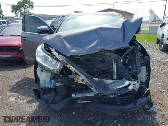 2019 Toyota Highlander LE z VIN 5TDZZRFH3KS325109, wystawiony jako IAAI lot #42160177 z przebiegiem 124 288 mil mil oraz . Historia ofert i sprzedaży dostępna na DreamBid. Obrazek 12.