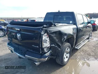 2019 Ram 1500 Big Horn z VIN 1C6SRFFT7KN658334, wystawiony jako IAAI lot #41930603 z przebiegiem 84 124 mil mil oraz . Historia ofert i sprzedaży dostępna na DreamBid. Obrazek 4.