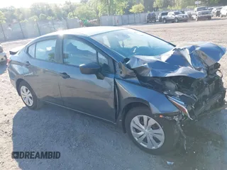 2020 Nissan Versa S z VIN 3N1CN8DV1LL834727, wystawiony jako IAAI lot #42210192 z przebiegiem 83 630 mil mil oraz . Historia ofert i sprzedaży dostępna na DreamBid. Obrazek 1.