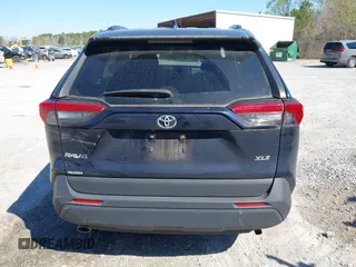 2021 Toyota RAV4 XLE with VIN JTMW1RFV9MD070870, listed as a IAAI auction lot 41719312 with 576,675 mi miles. Bid and sale history available at carsss.com. Image 16.