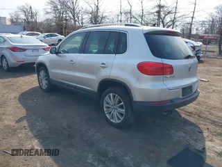 2012 Volkswagen Tiguan S z VIN WVGBV7AX9CW571627, wystawiony jako IAAI lot #41710871 z przebiegiem 157 998 mil mil oraz . Historia ofert i sprzedaży dostępna na DreamBid. Obrazek 3.