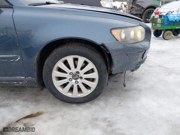 2005 Volvo S40 with VIN YV1MS382152113464, listed as a IAAI auction lot 41652289 with 136,764 mi miles. Bid and sale history available at carsss.com. Image 13.